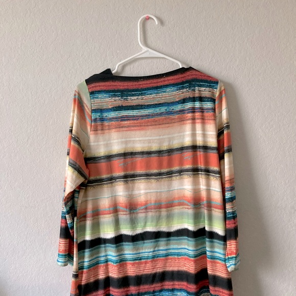 Woman’s multi-color Top - Picture 3 of 3